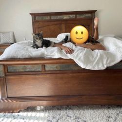 Queen size bed w/ Bedroom furniture set