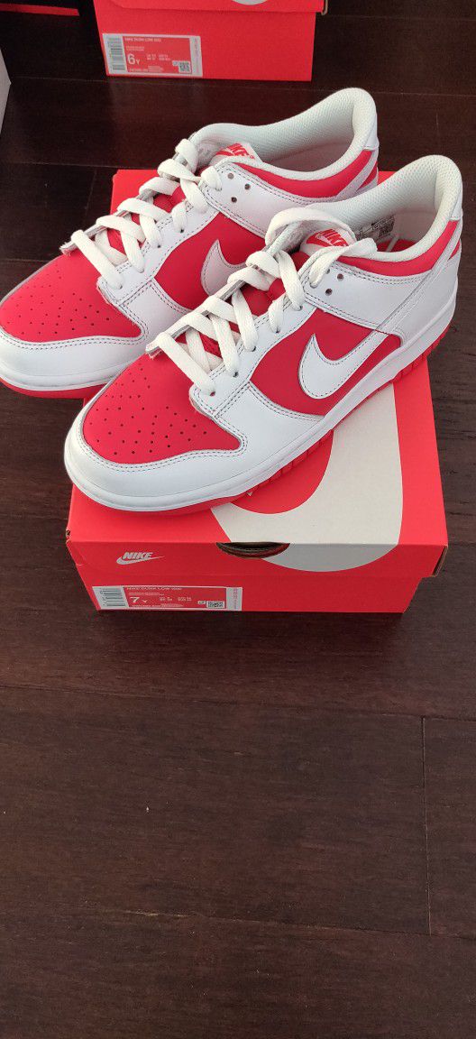 Nike Dunk Low Championship Red 7Y