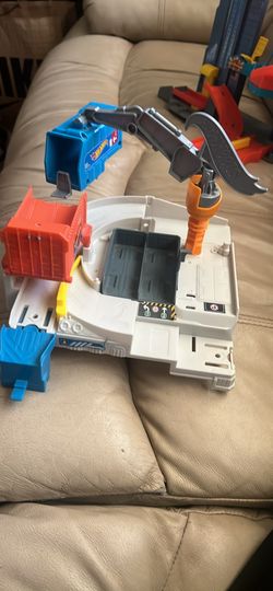 Hot Wheels 3 Play Sets 60 for all