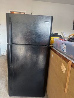 Frigidaire Black Top-Freezer Refrigerator