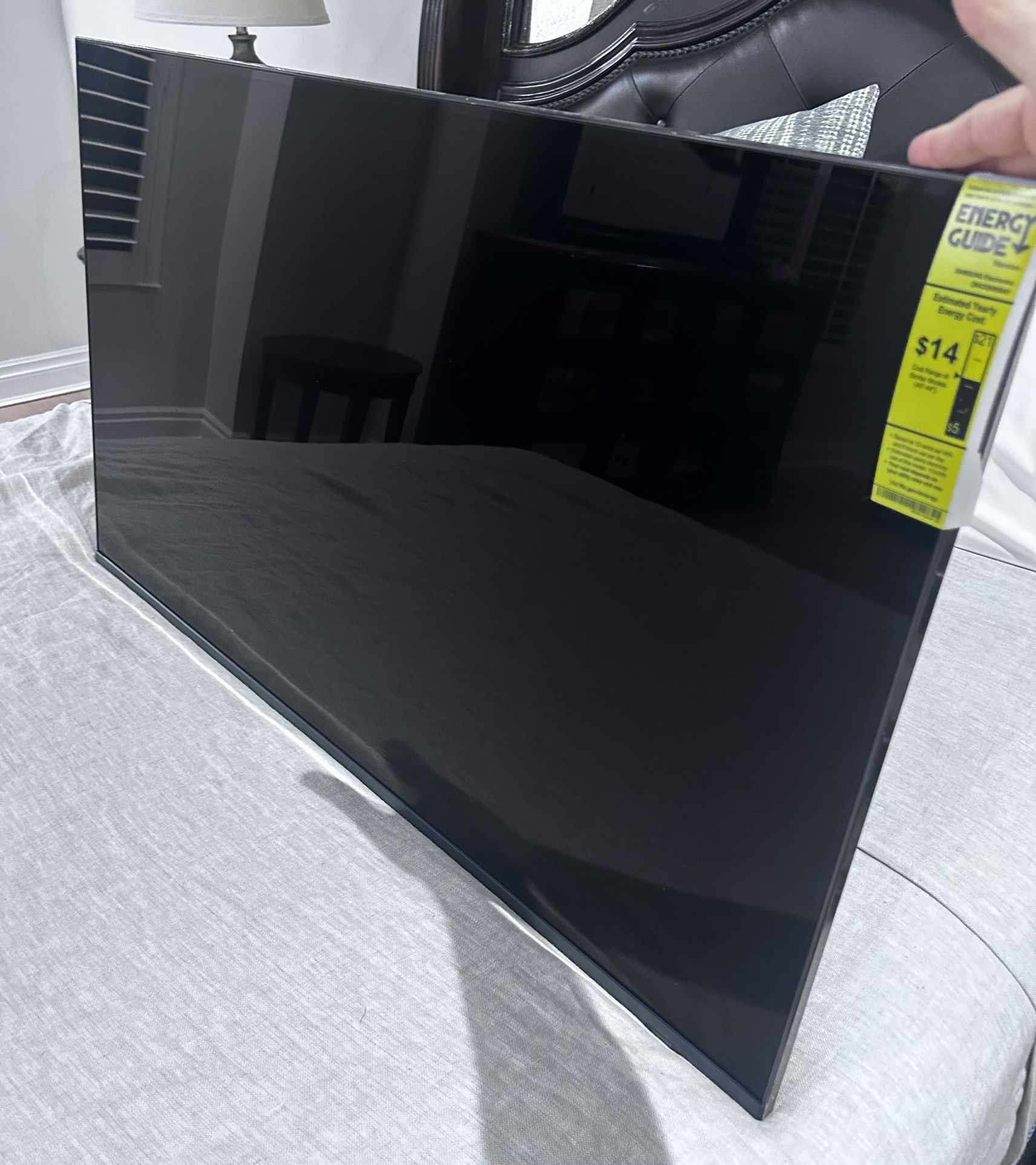 NEW Samsung TV 43’