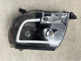 2006 Toyota Tacoma side headlight assembly