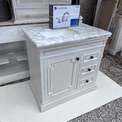 Hi My People We Have This Beautiful Vanity We Have This Wt Two Different Countertops Wt Cultural And Carrera Marble Please Ask Wt Wish On You Want 