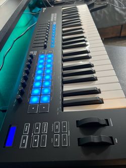 Novation Launchkey 49 MK3 MIDI Keyboard (Like New)