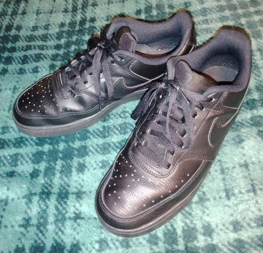 Nikes Size 8