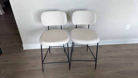Matching Chairs for Islands