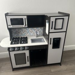 Play Kitchen 
