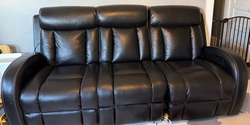 Bob’s Tuxedo Black Power Reclining Sofa – 84”