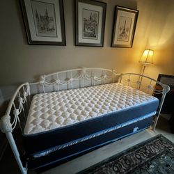 Daybed Great Condition for Sale in St. Augustine FL OfferUp