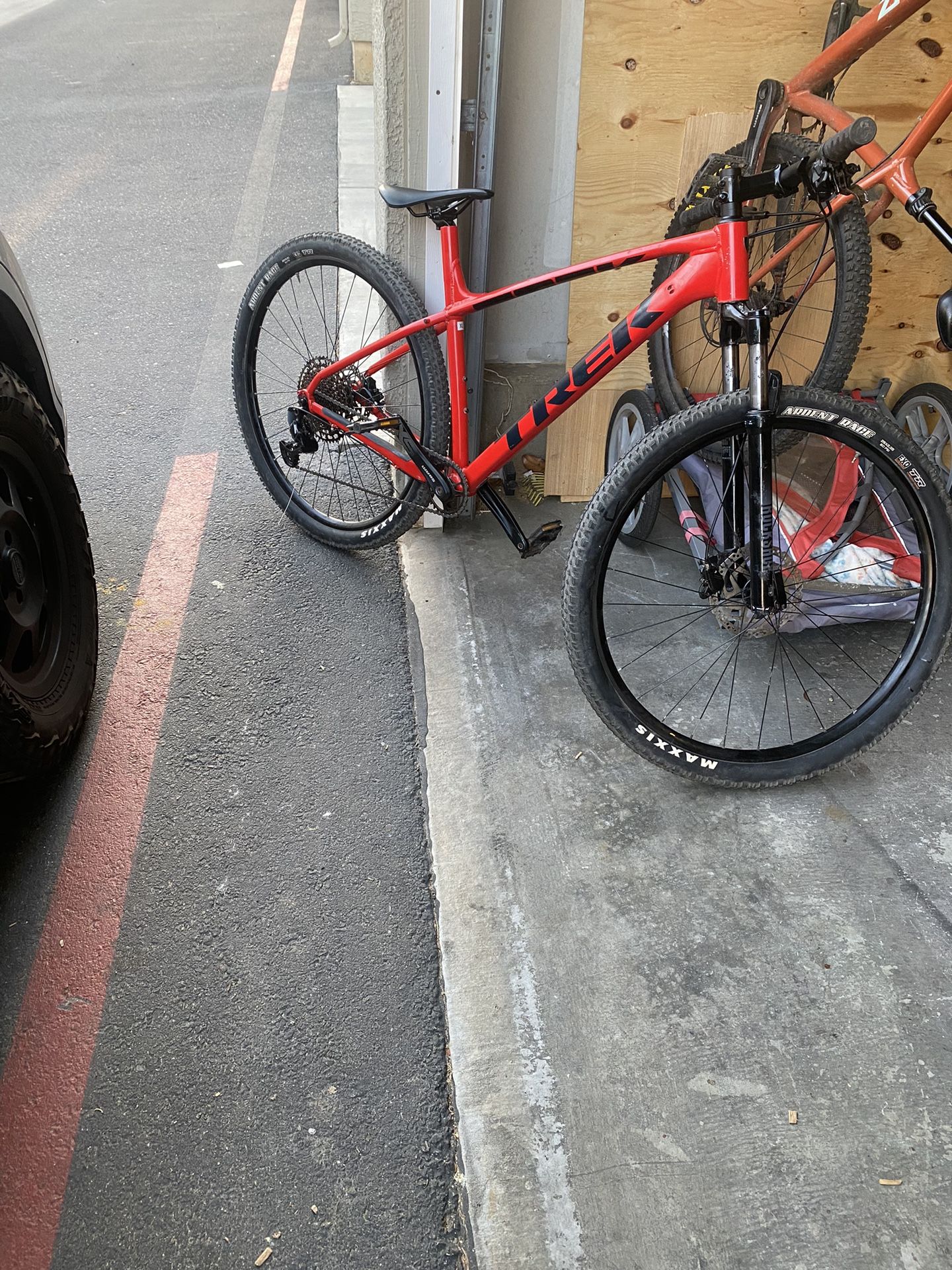 XL Trek Marlin 8