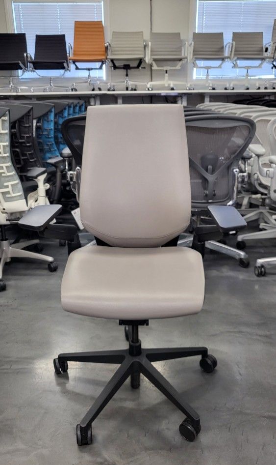 Like New Steelcase Gesture Chair
