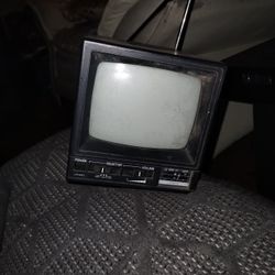 Rare Vintage Small Portable Hyundai Tv