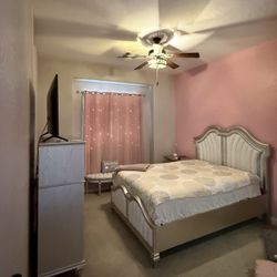 Glam Silver Queen Bedroom Set – Bed, Dresser, Nightstand & Bench