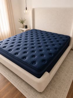 Brooklyn Bedding Signature Hybrid King Mattress - Like New Condition