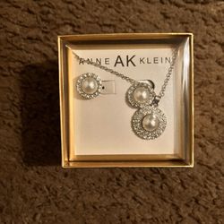  Anne Klein Jewelry Set