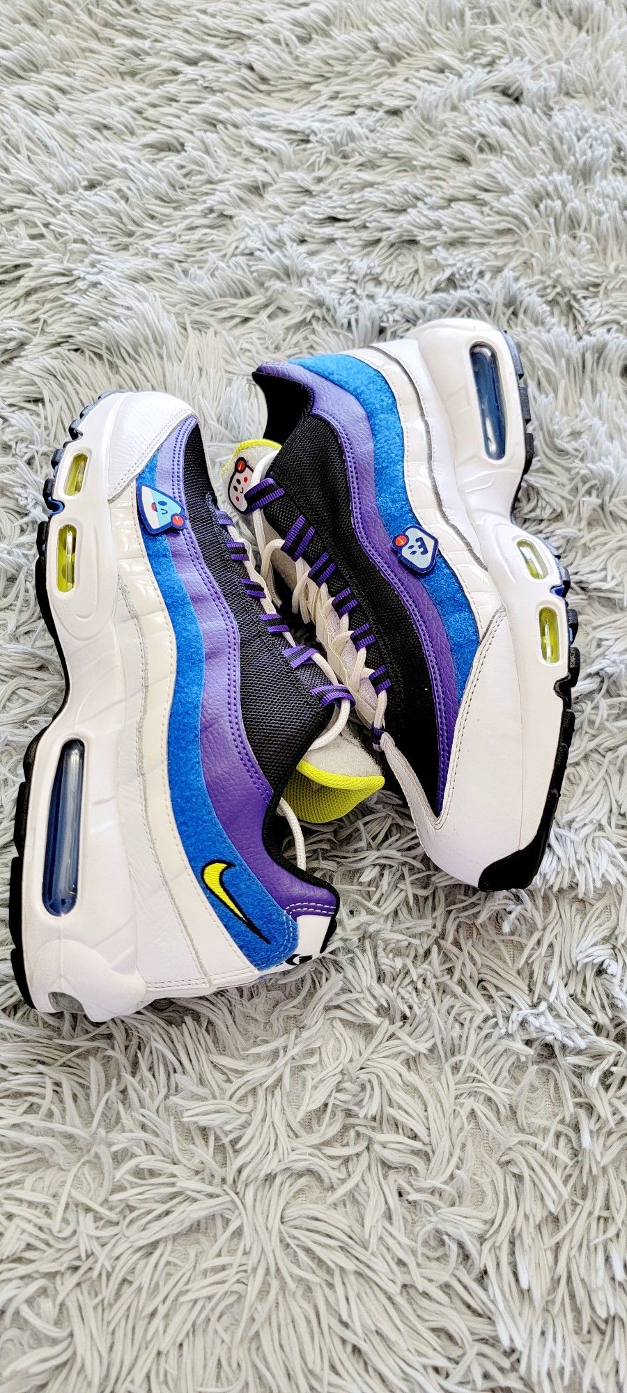 Size 12 Nike Air Max 95 Kaomoji DD9600-100 White Black Blue.
