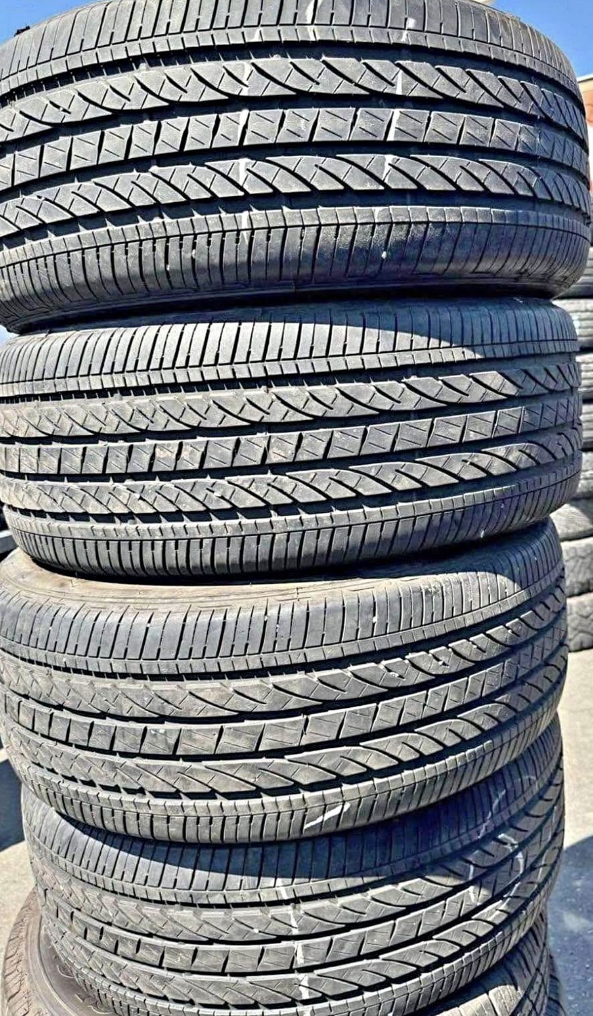 225/65/17 Brigestone vendo un set de llantas usadas excelente condiciones de vida las 4 ✅🤩I am selling a set of used tires, all 4 in excellent living