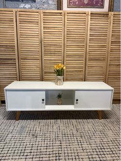 Modern Style TV Stand