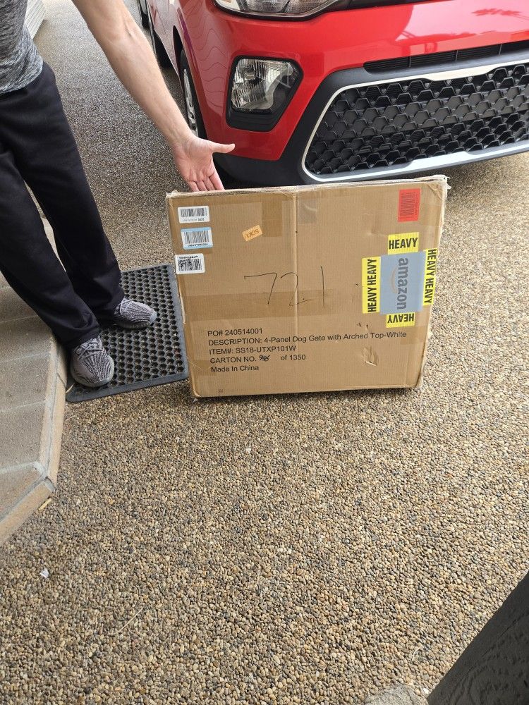 NIB 4 Panel White Pet Fence