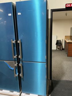 Liebherr SC5781-R Bottom Freezer Refrigerator (Open Box / Scratch & Dent)