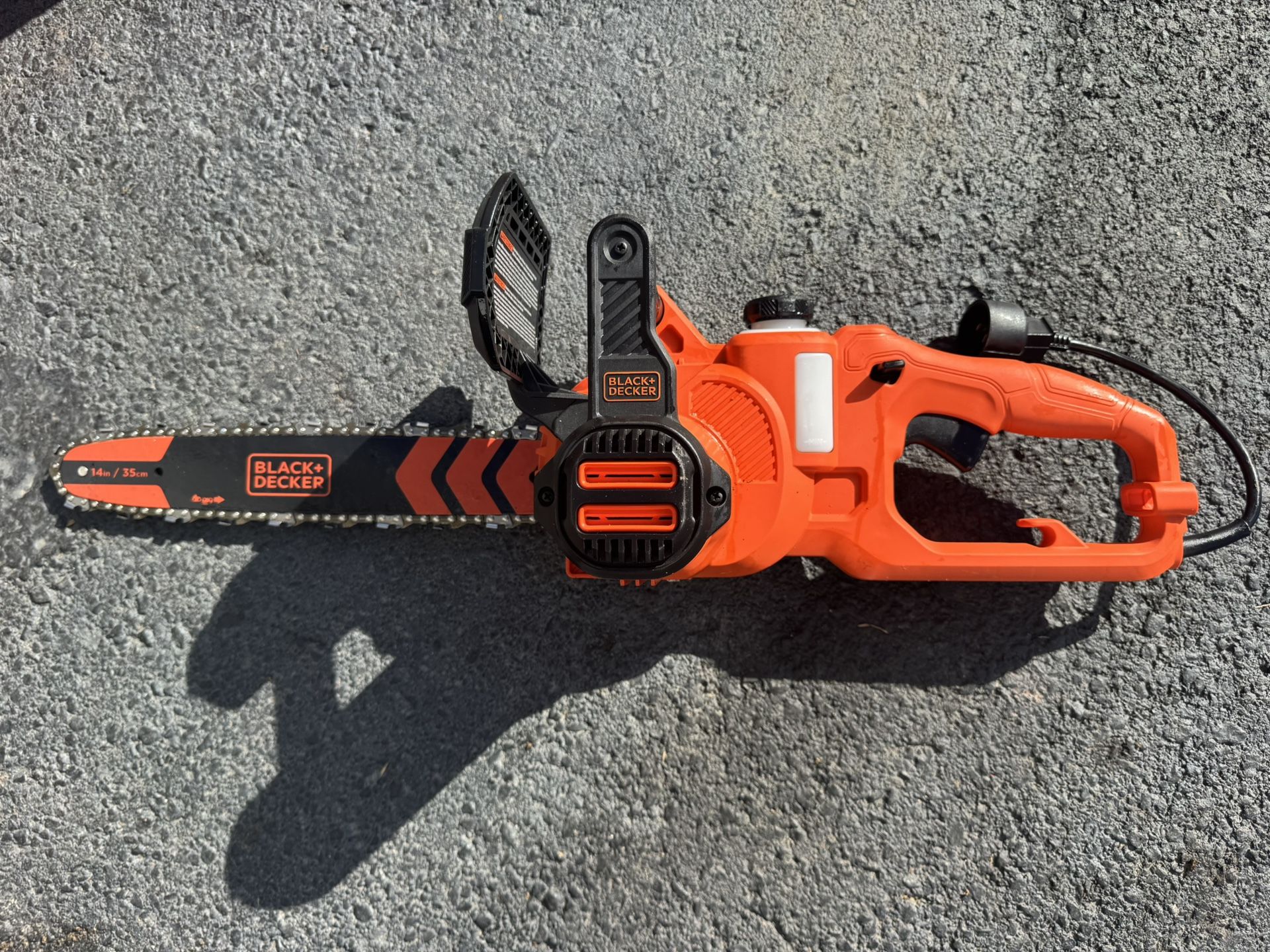 New Black N Decker Corded Chainsaw 14”. Must Pickup
