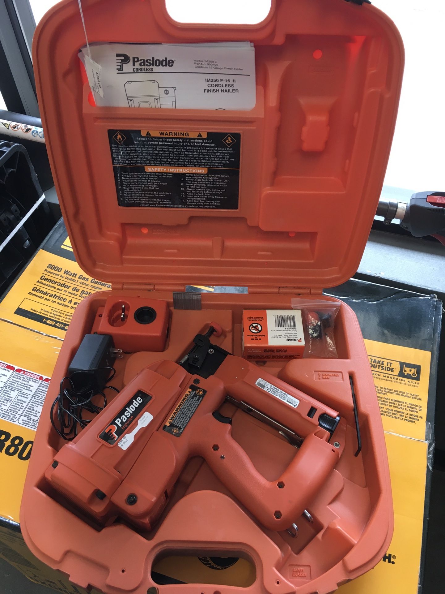 Paslode Cordless 16 Gauge Finish Nailer