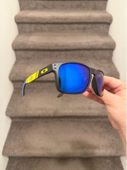 NFL LOS ANGELES RAMS EDITION NEW Polarized Oakley Holbrook XL With Original Packaging