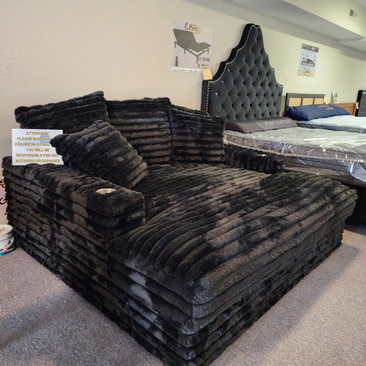 Huge Chaise With USB New In A Box $999 Cash Price