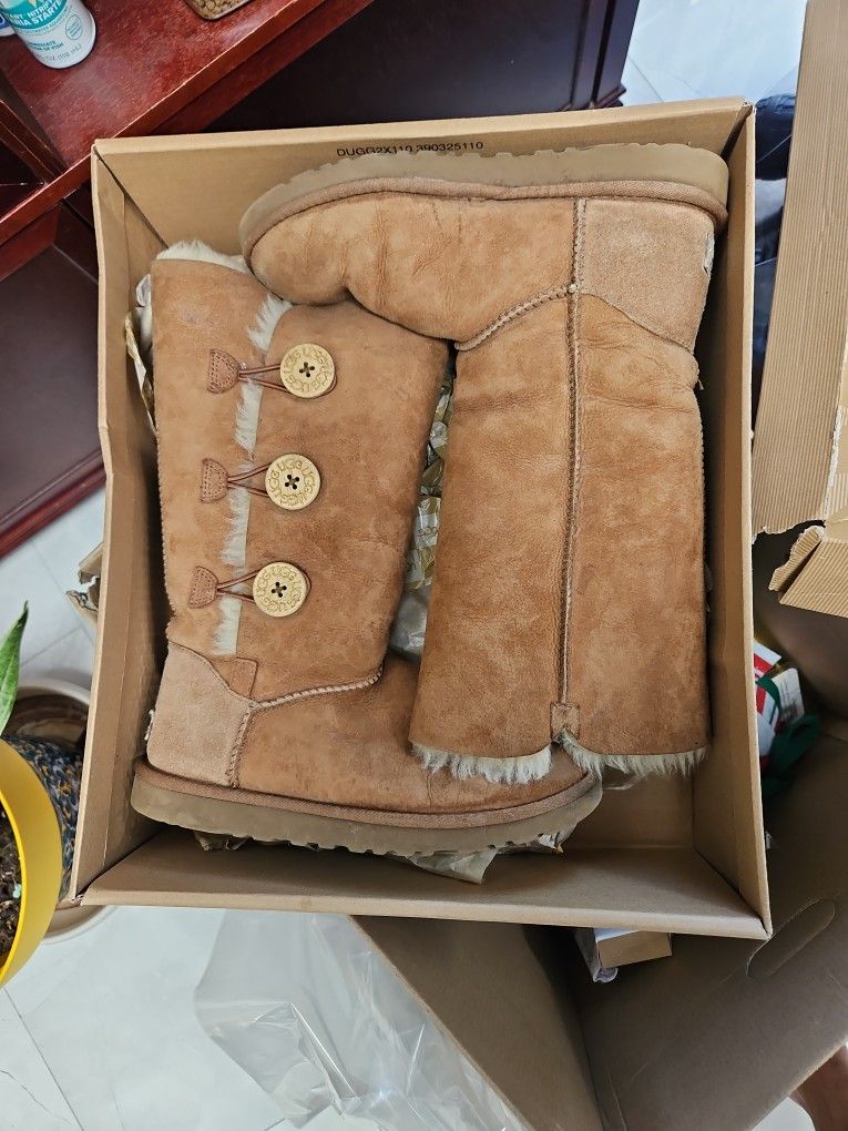 Uggs Size 6