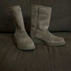 Women’s 7  Grey UGGs