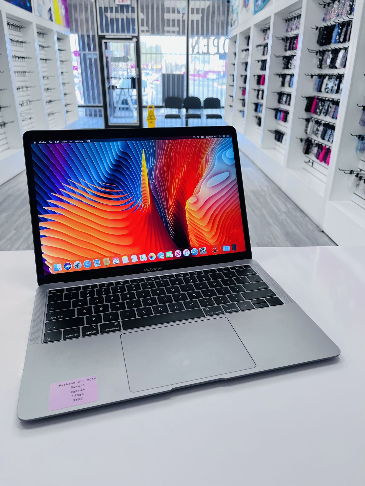 MacBook Air 13” 2019 Core i5 8gb Ram 128gb Storage $50 Down