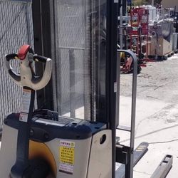 Crown Walkie Stacker Forklift LOW HOURS