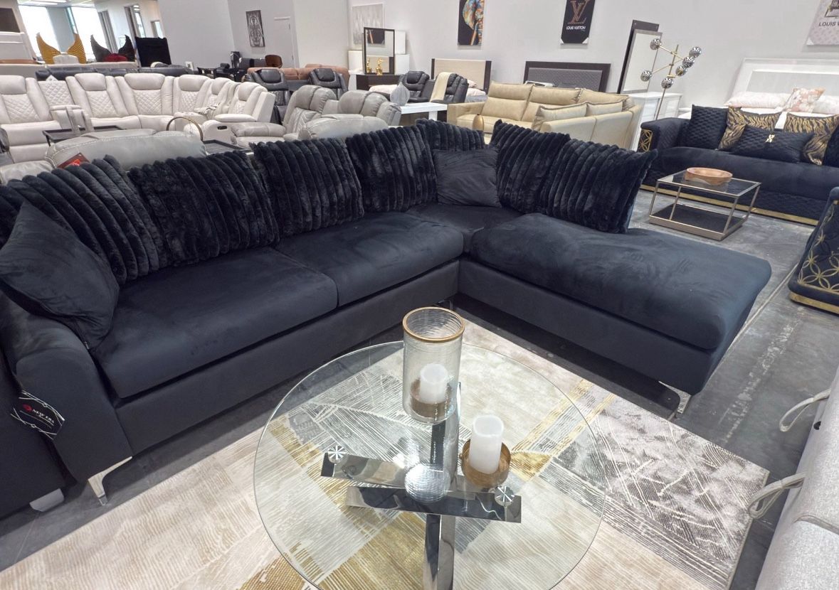 (NEW IN BOX)- Black Sectional LED LIGHTS With Pillows Finance Available $54 down pmt only!!👑