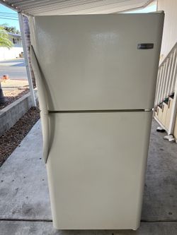 Functional Frigidaire Top Freezer Used