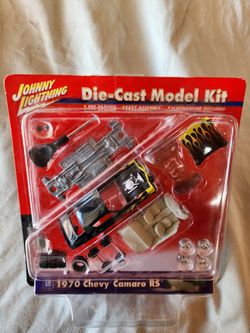 2001 Johnny Lightning Die-Cast Model Kit 1970 Chevy Camaro RS Black W/ Flames