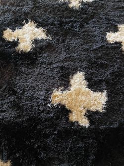 Black Shag Rug with Cream Star Pattern
