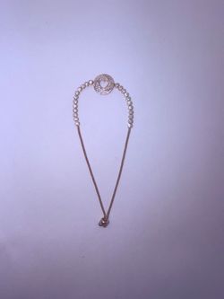 14K2TG Heart bracelet with clear stones