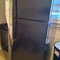GE Refrigerator (black) 