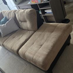 2+1 seater living room couch in sturdy woody frame
