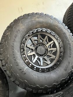 Vendo set de rines nuevos 17x9 de Qncho de 6-139.7 lugs con llants 315/70/R17 Bfgoodrich para trocas 🔥✅💯