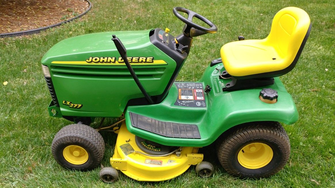 John Deere LX277 Riding Lawn Mower