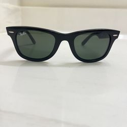 Brand New Ray Ban Wayfarer Black Sunglasses 