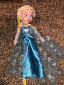 Disney gorgeous Frozen Elsa hard plastic face plush plushie doll ! Dress has long train just like the movie! Wow! Beautiful Elsa doll! 15”