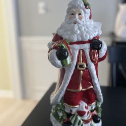 Fitz  and  Floyd https://offerup.com/redirect/?o=U2FudGEuSG9saWRheQ== Collection 