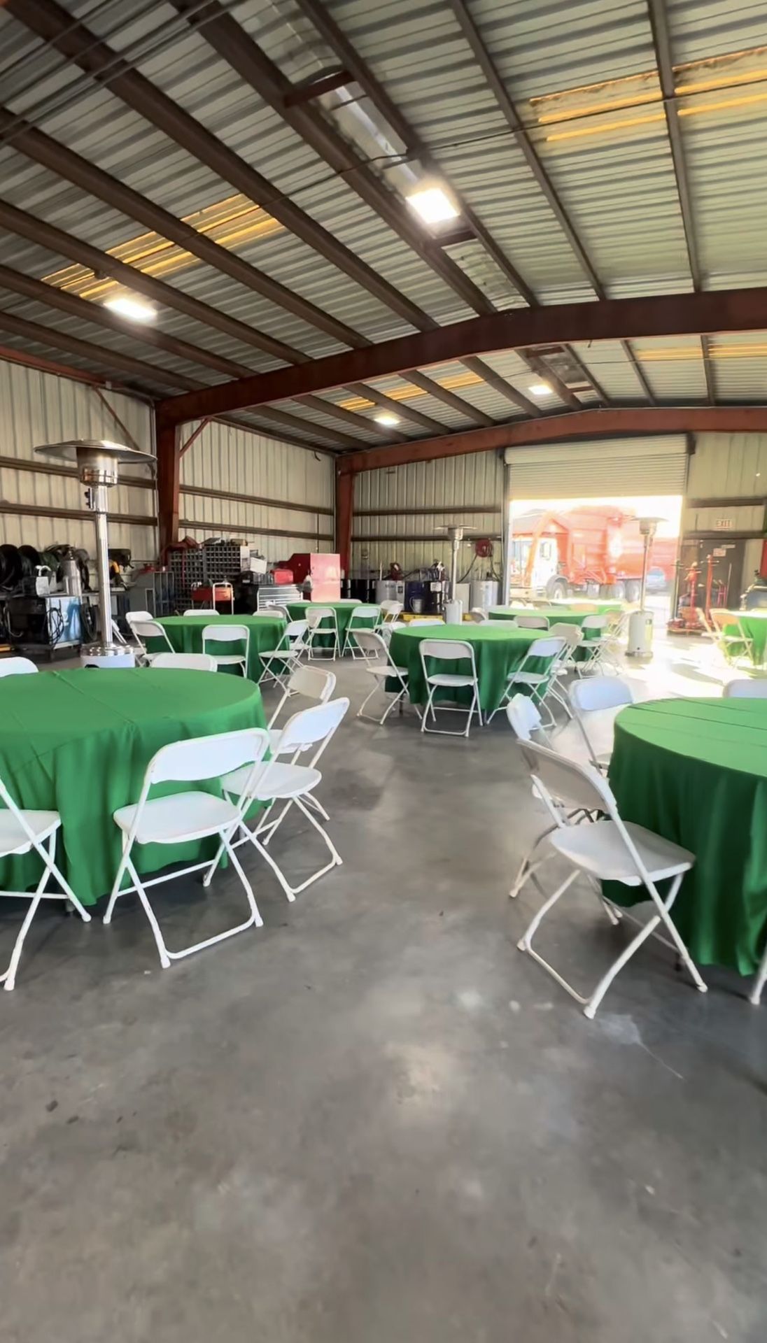 Round Tables With Tables Cloths