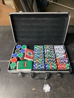 380 poker chips with case