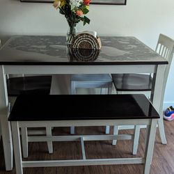 Kitchen Counter Dining Table Sits 6 (4 Comfortably)