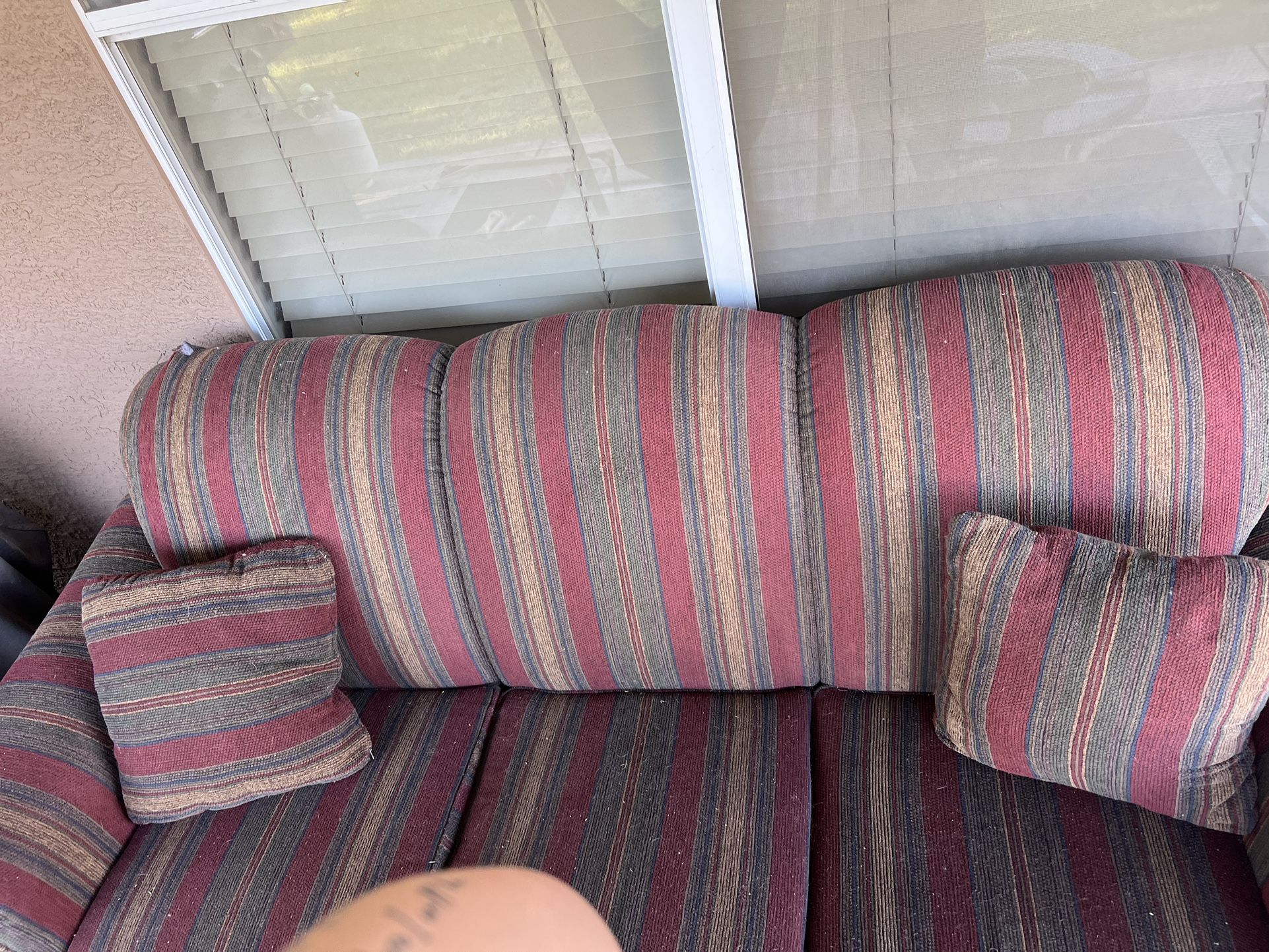 3 Seat Couch With Pull Out Bed