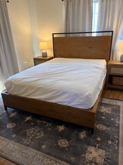 Gatlin Storage Platform Bed-Queen