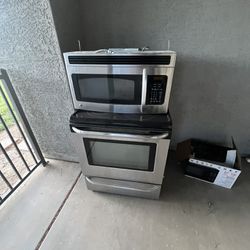 Stove And Microwave 